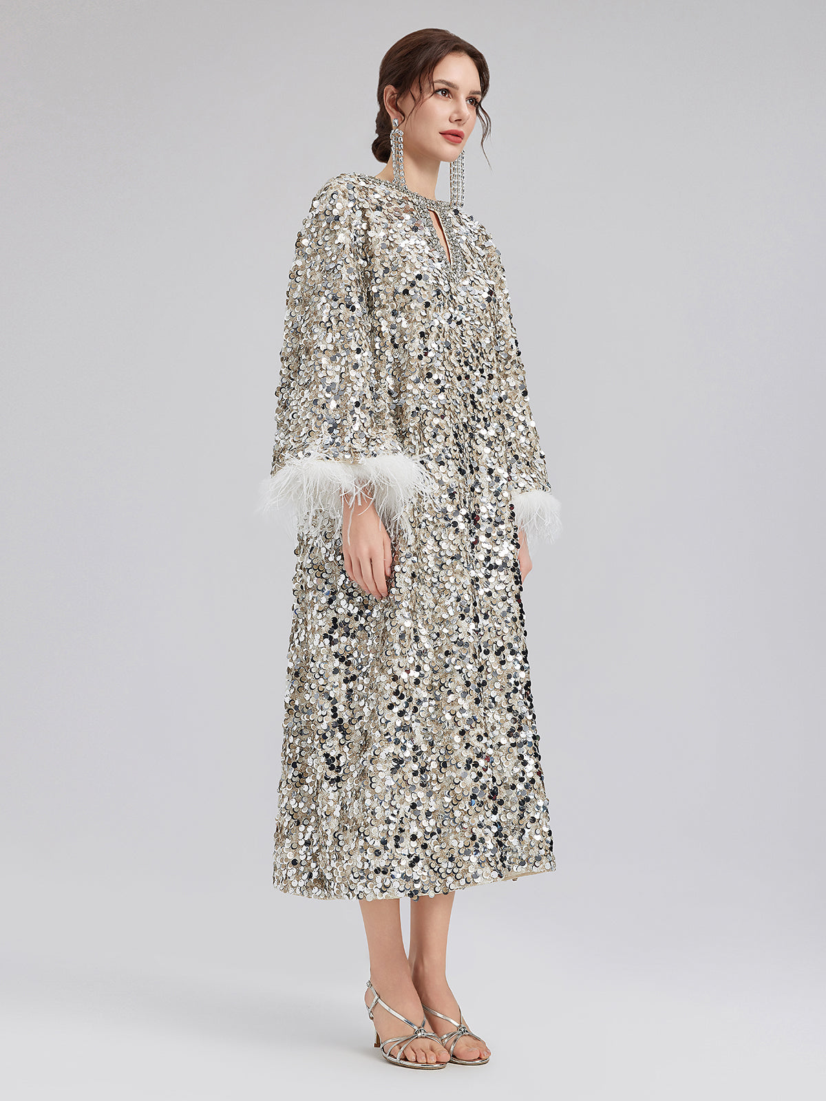 Göz Alıcı Pullu Tüy Kollu Elbise