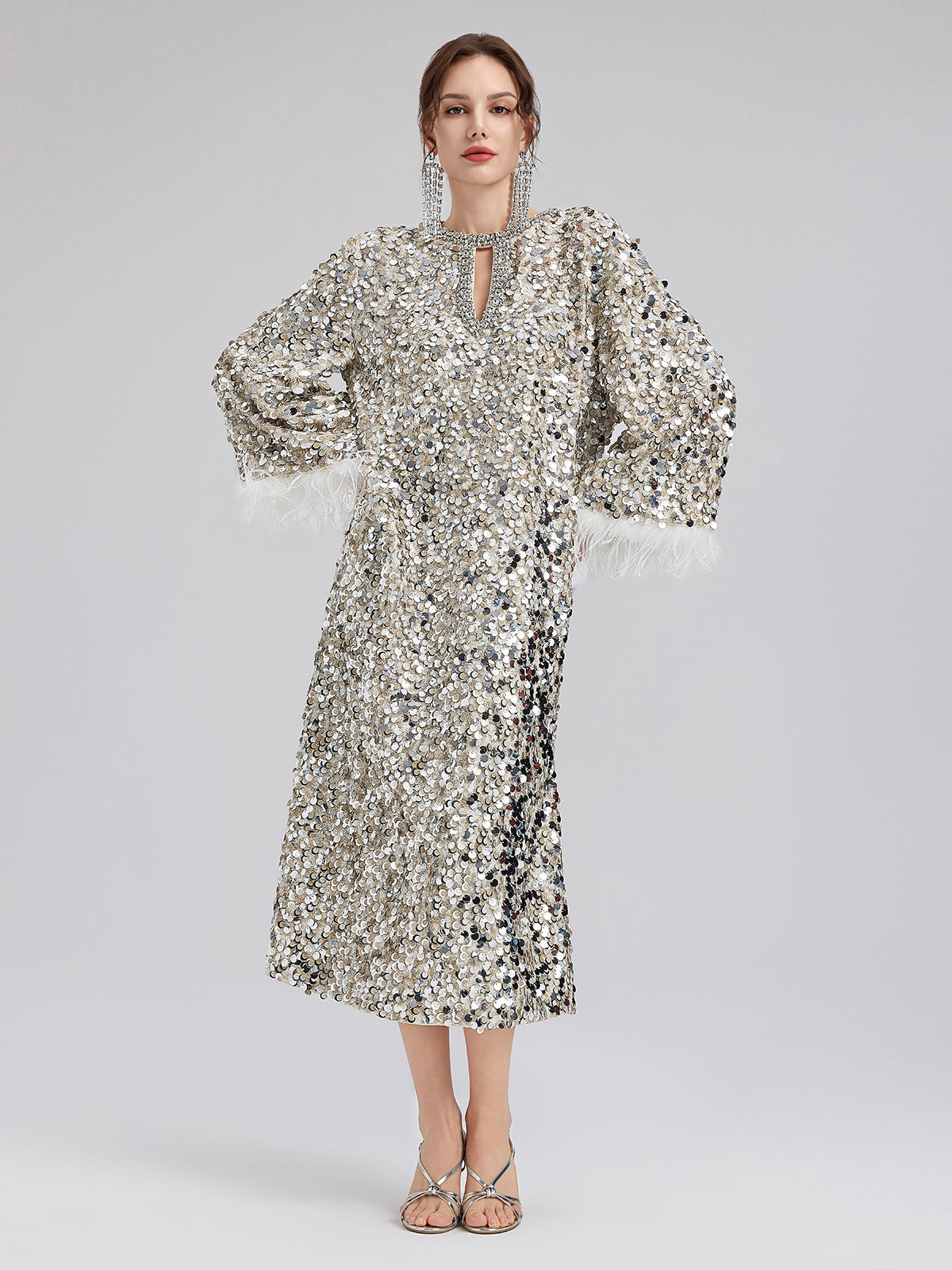 Göz Alıcı Pullu Tüy Kollu Elbise