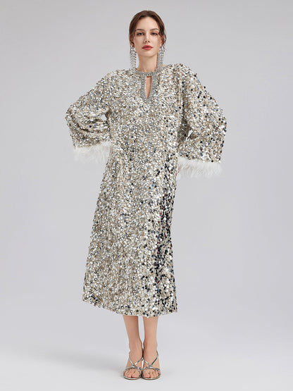 Göz Alıcı Pullu Tüy Kollu Elbise