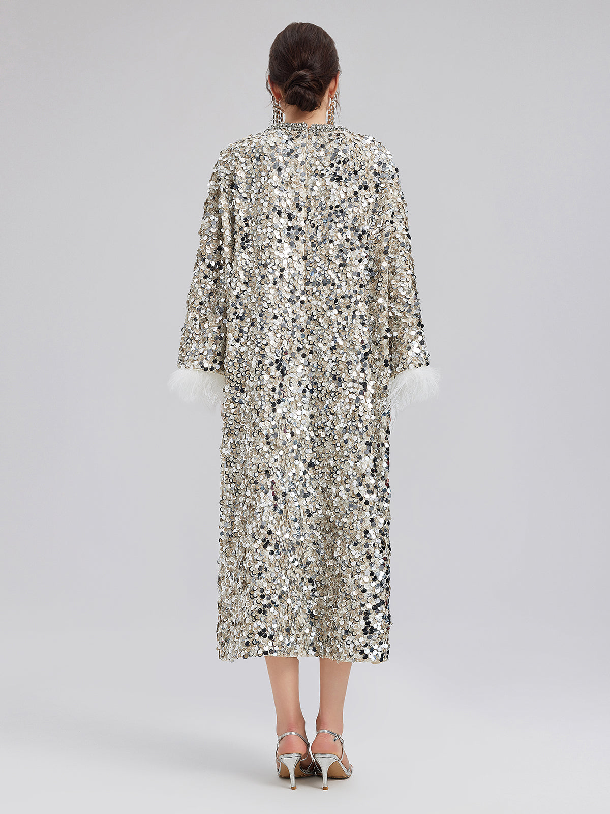 Göz Alıcı Pullu Tüy Kollu Elbise