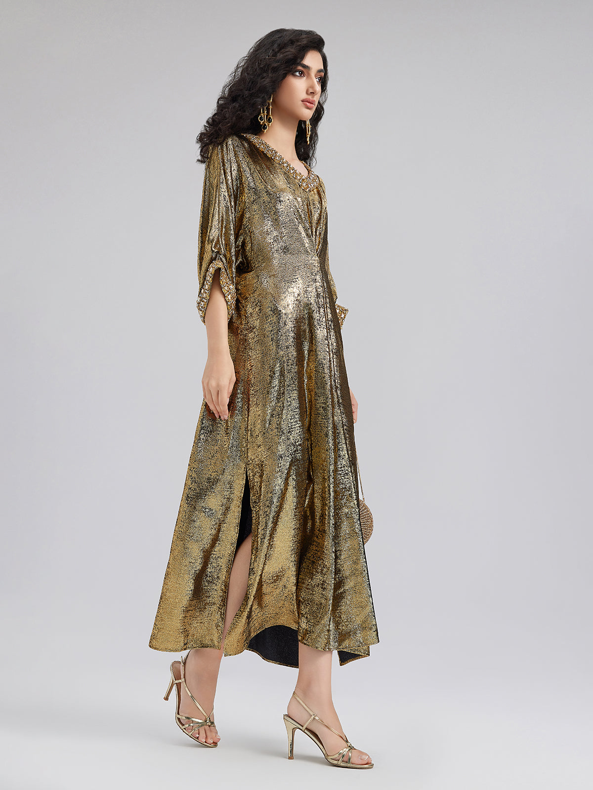 Çarpıcı Altın V Yaka Elbise