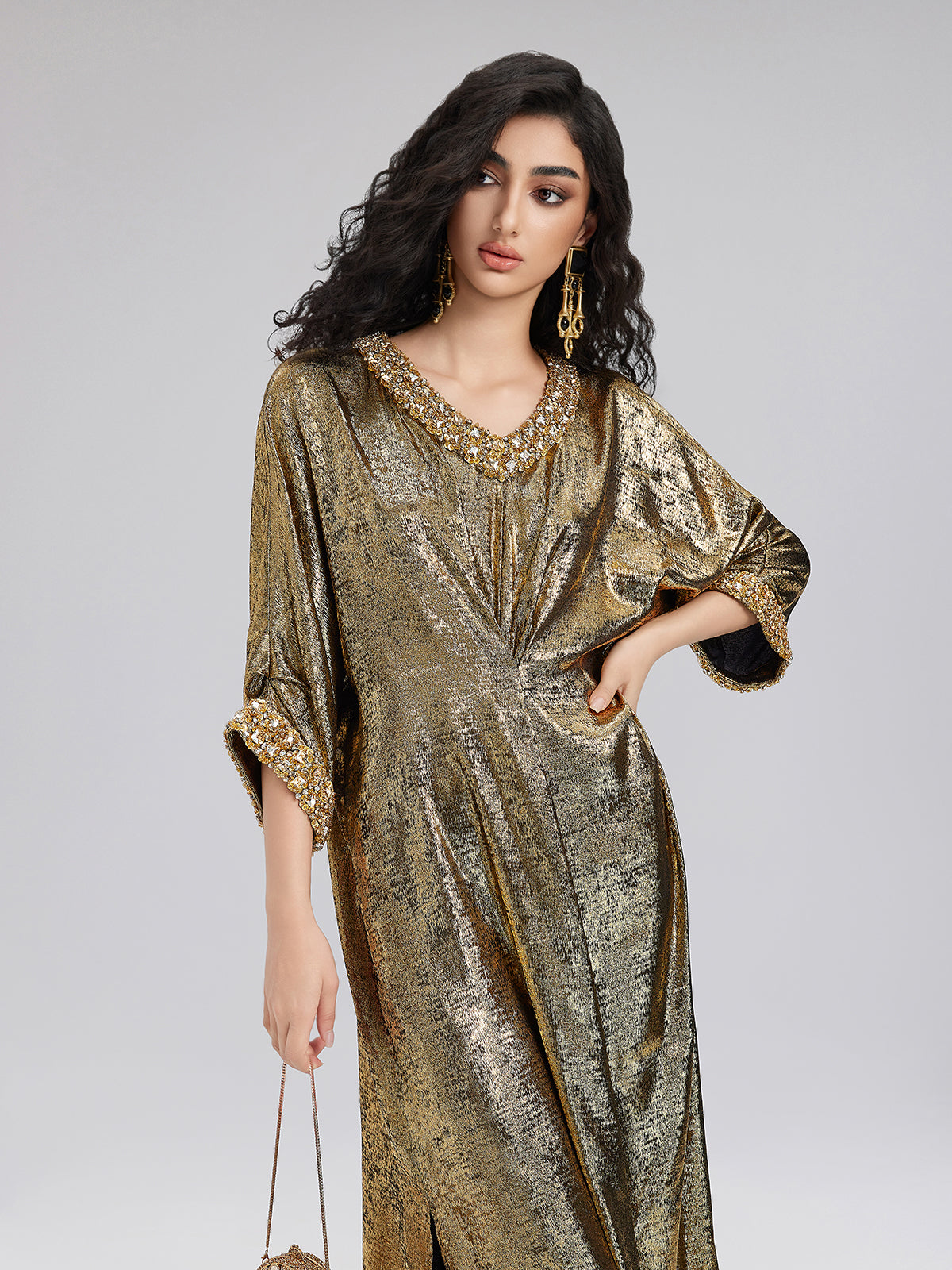 Çarpıcı Altın V Yaka Elbise