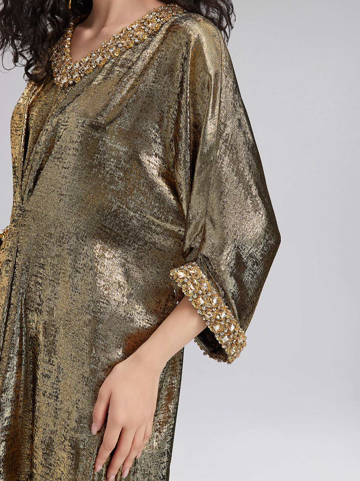 Çarpıcı Altın V Yaka Elbise