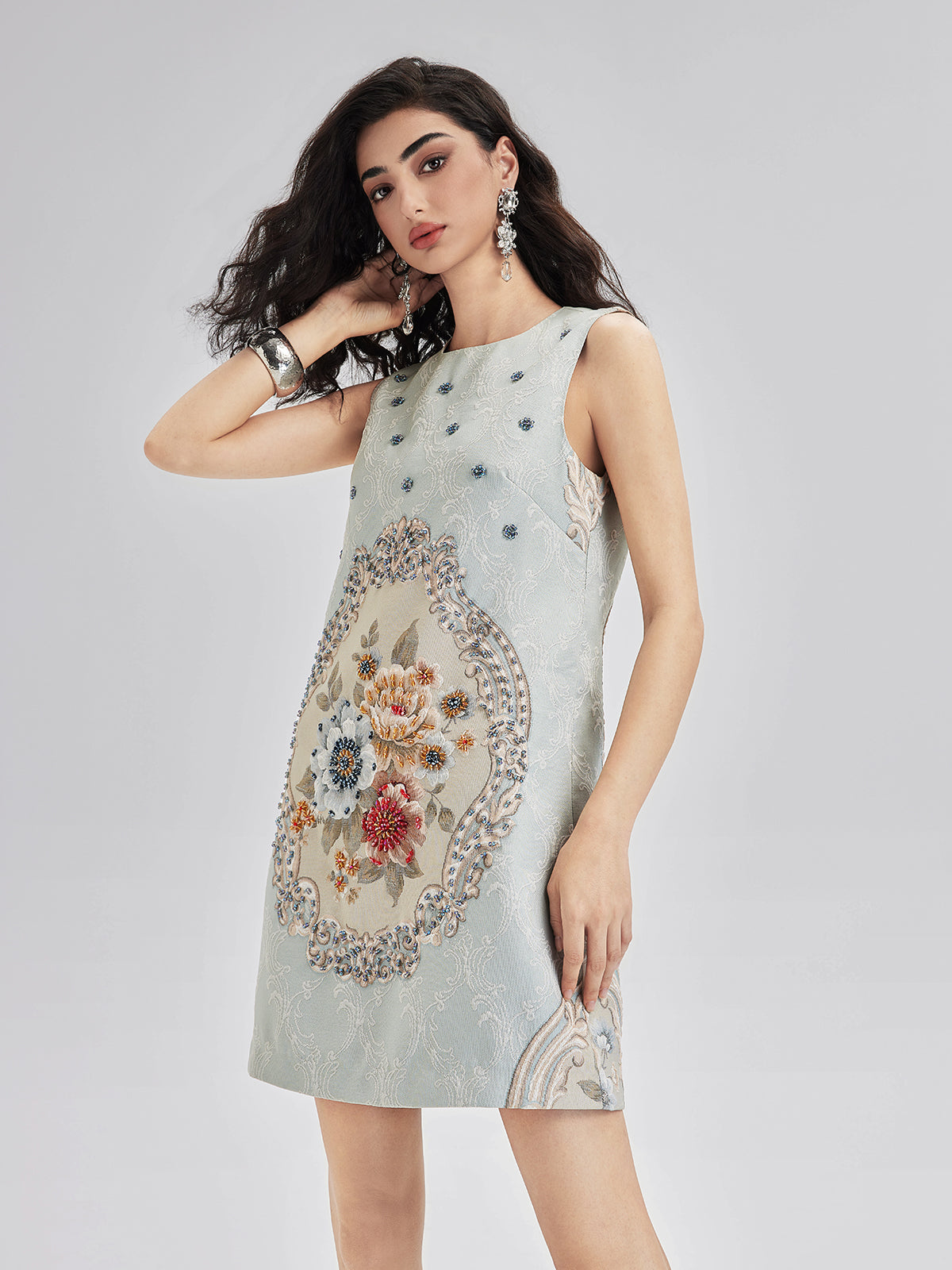 El İşlemesi Boncuklu Çiçekli Askılı Elbise