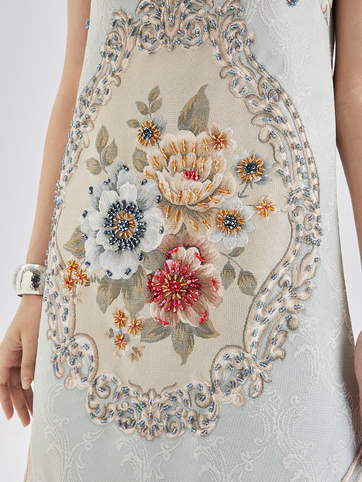 El İşlemesi Boncuklu Çiçekli Askılı Elbise