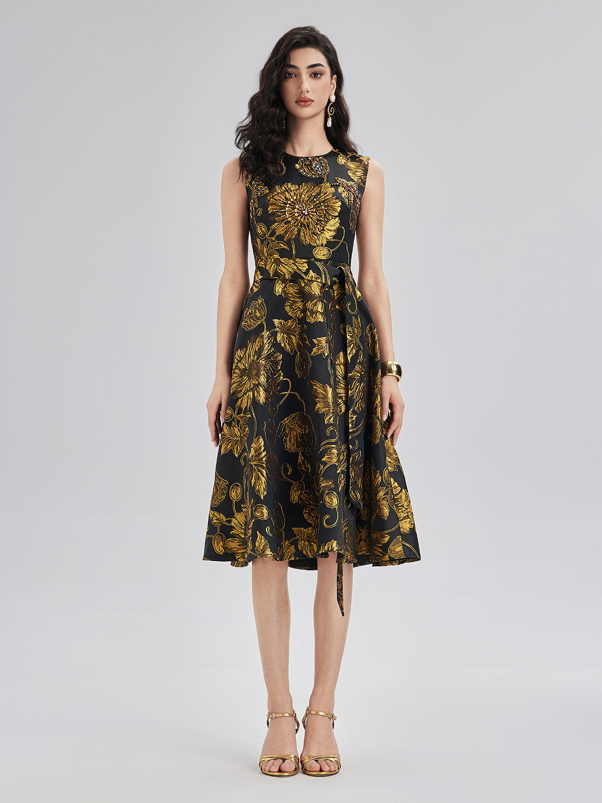 El İşlemesi Çiçekli Boncuklu Elbise