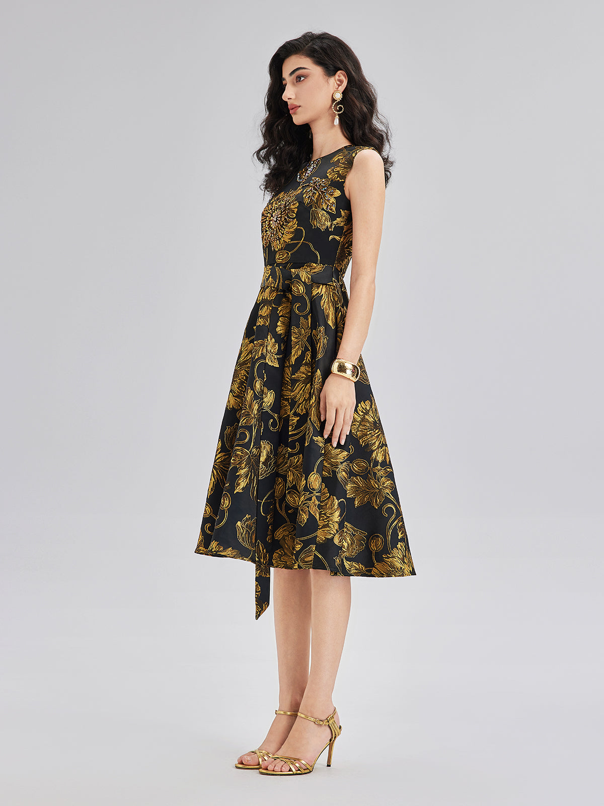 El İşlemesi Çiçekli Boncuklu Elbise