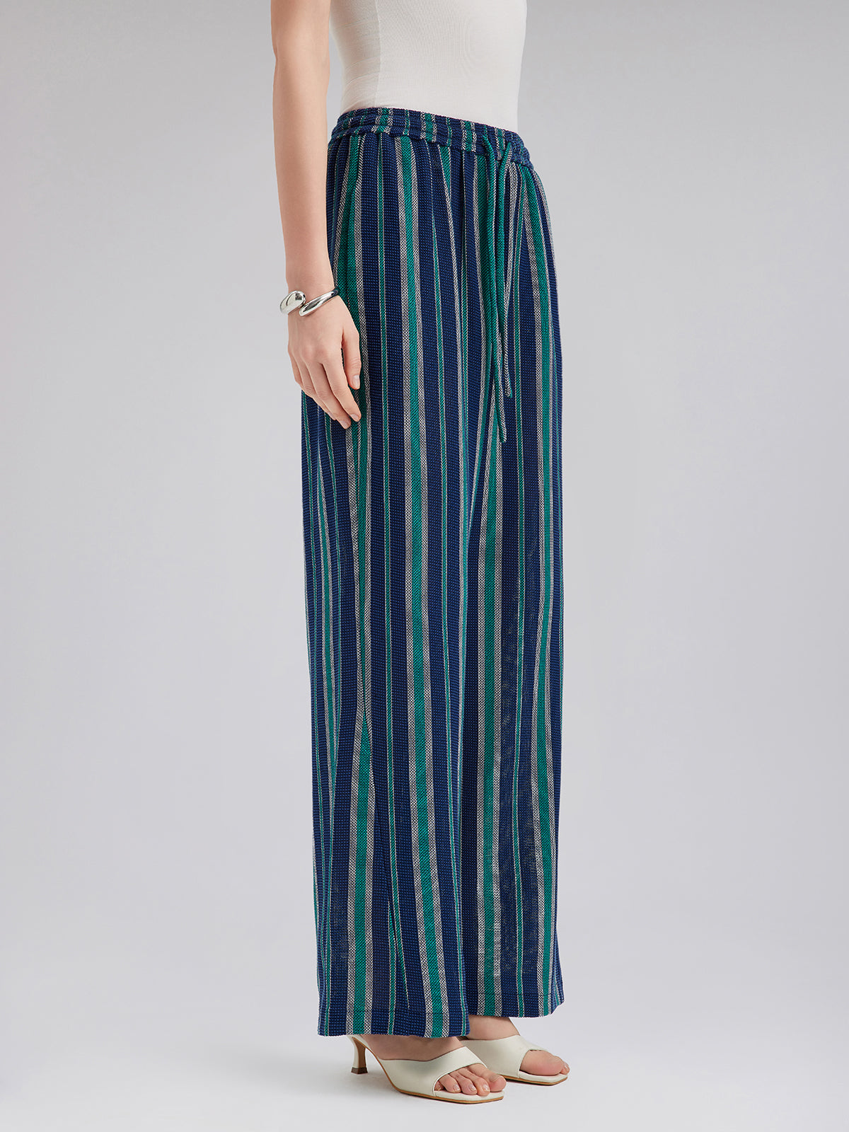 Hafif Çizgili Beli Lastikli Pantolon