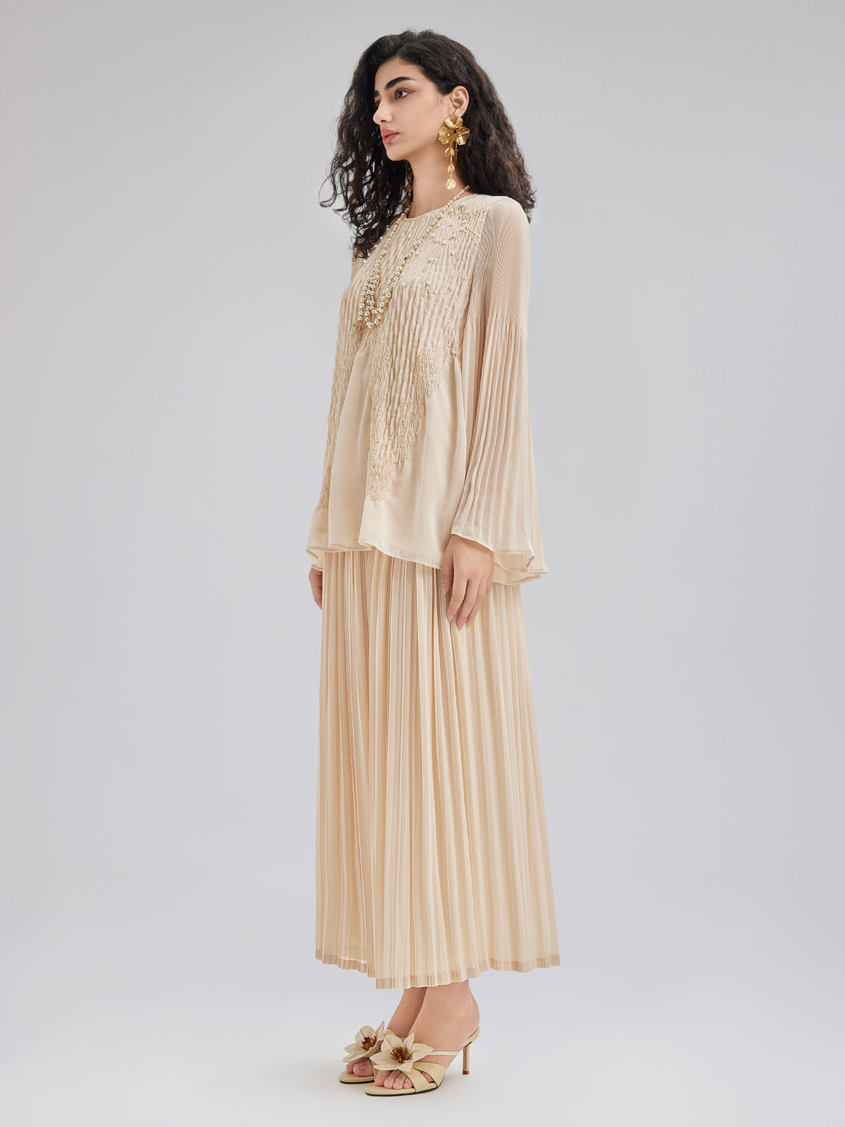 Lüks Nakışlı Pileli Uzun Kollu Bluz