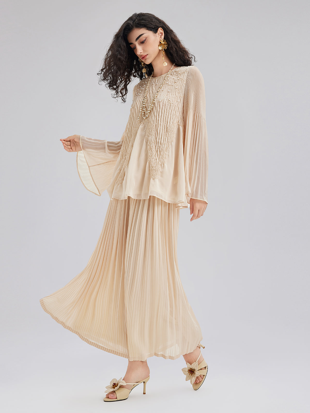 Lüks Nakışlı Pileli Uzun Kollu Bluz