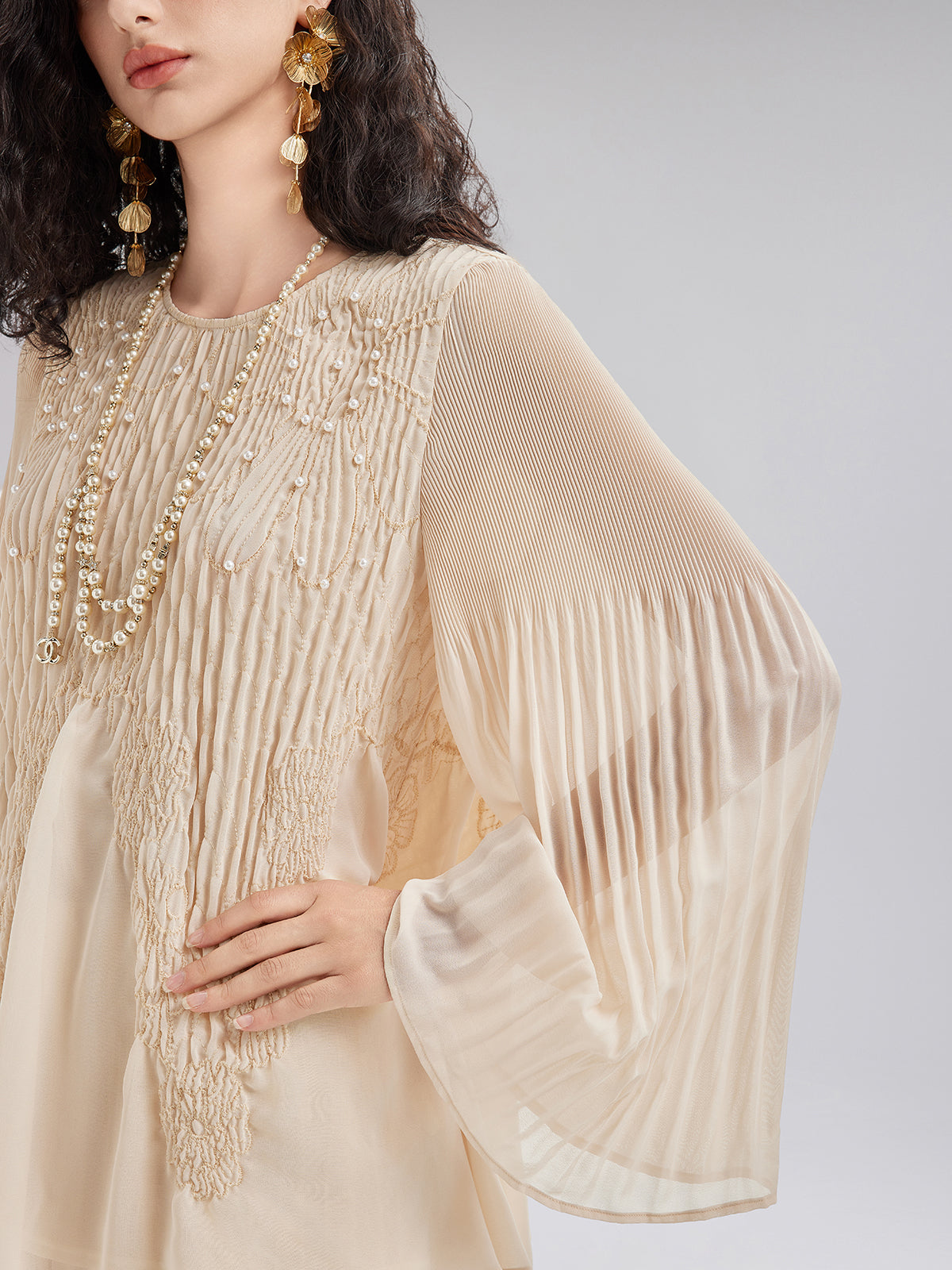 Lüks Nakışlı Pileli Uzun Kollu Bluz