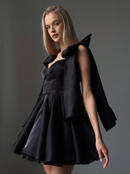 Fiyonk Detaylı Siyah Saten Mini Elbise