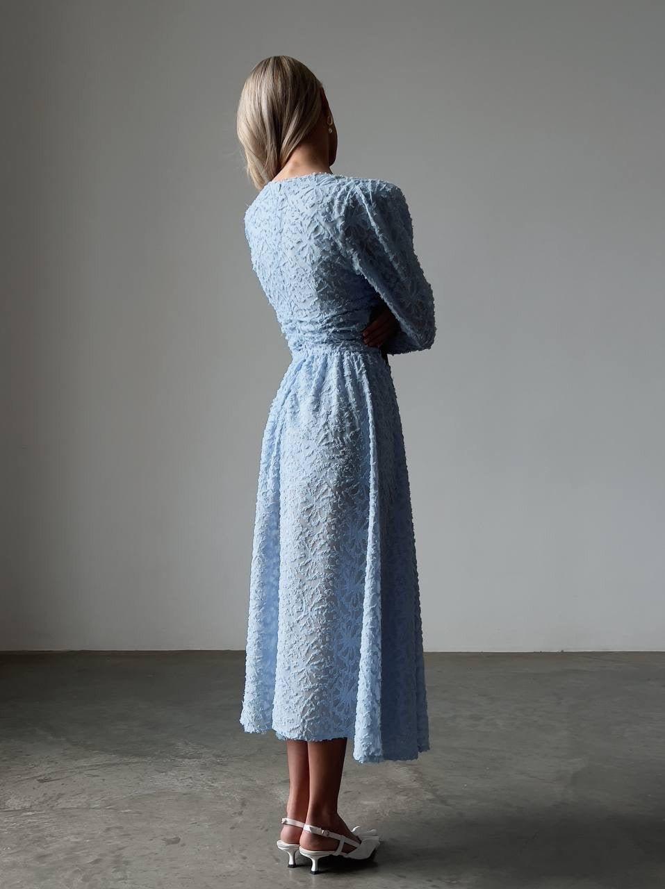 Blush Elegance Dokulu Mavi Midi Elbise