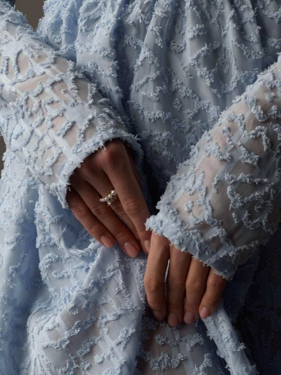 Blush Elegance Dokulu Mavi Midi Elbise