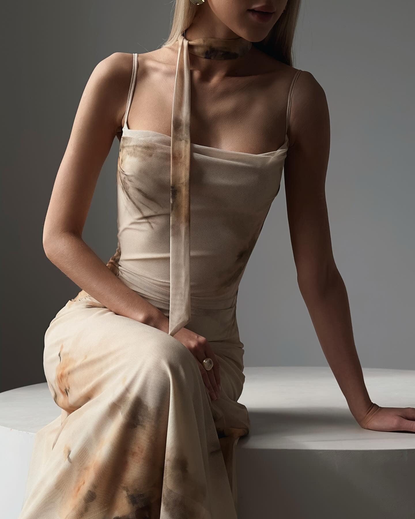 Çiçek Desenli İp Askılı Midi Elbise