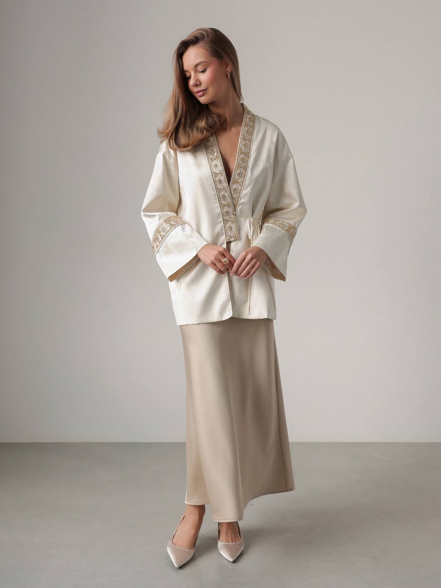 Fildişi Zarafet Kimono