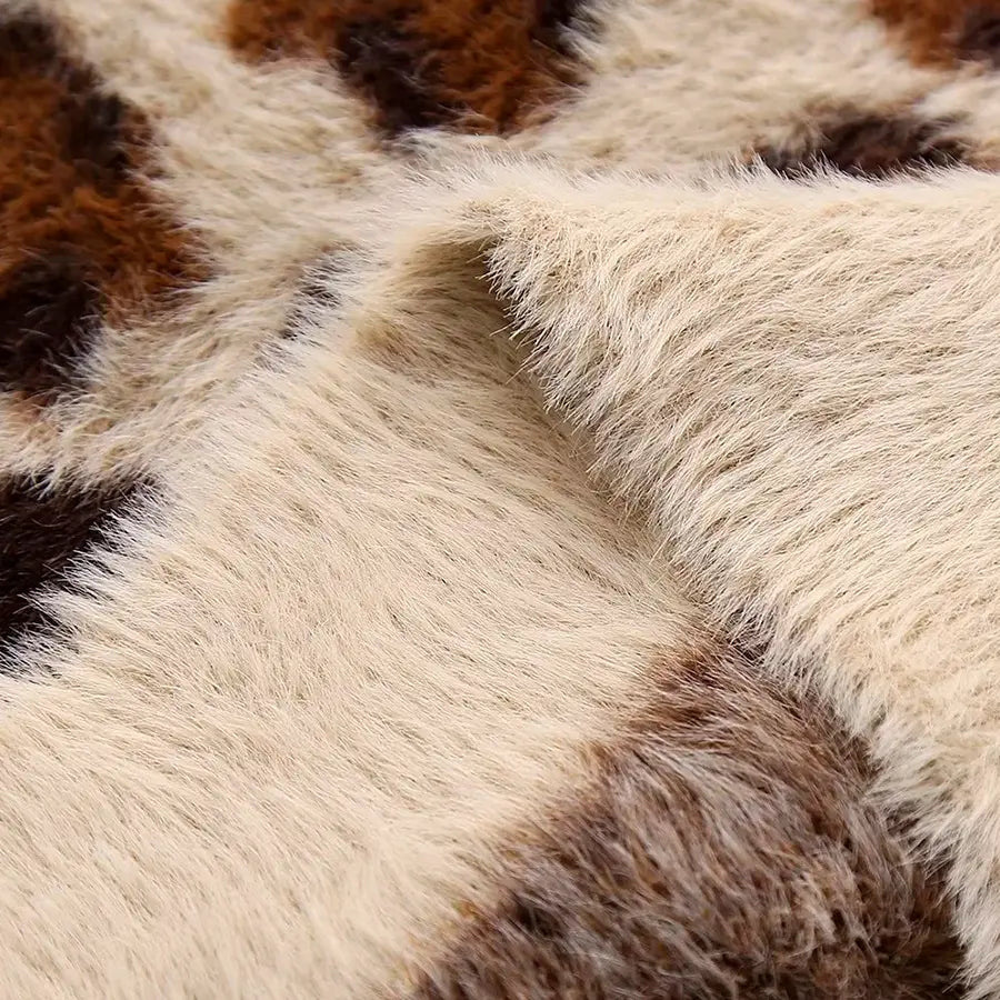 Leopar Desenli Tüylü Triko Hırka