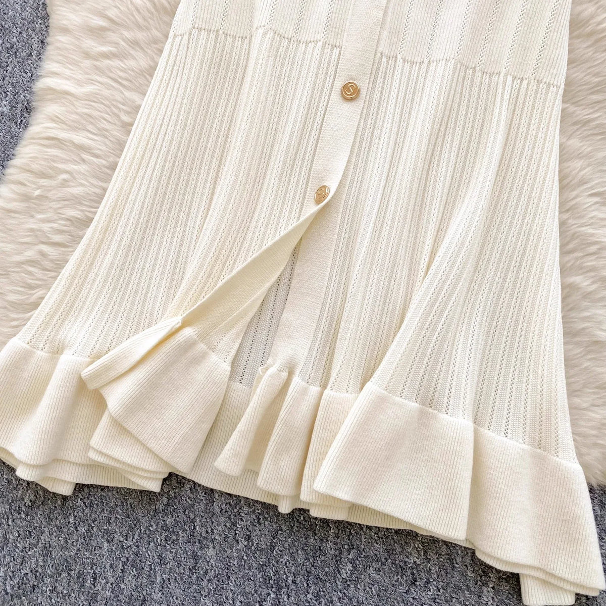 Vintage V-Neck Ruffled Knit Maxi Dress