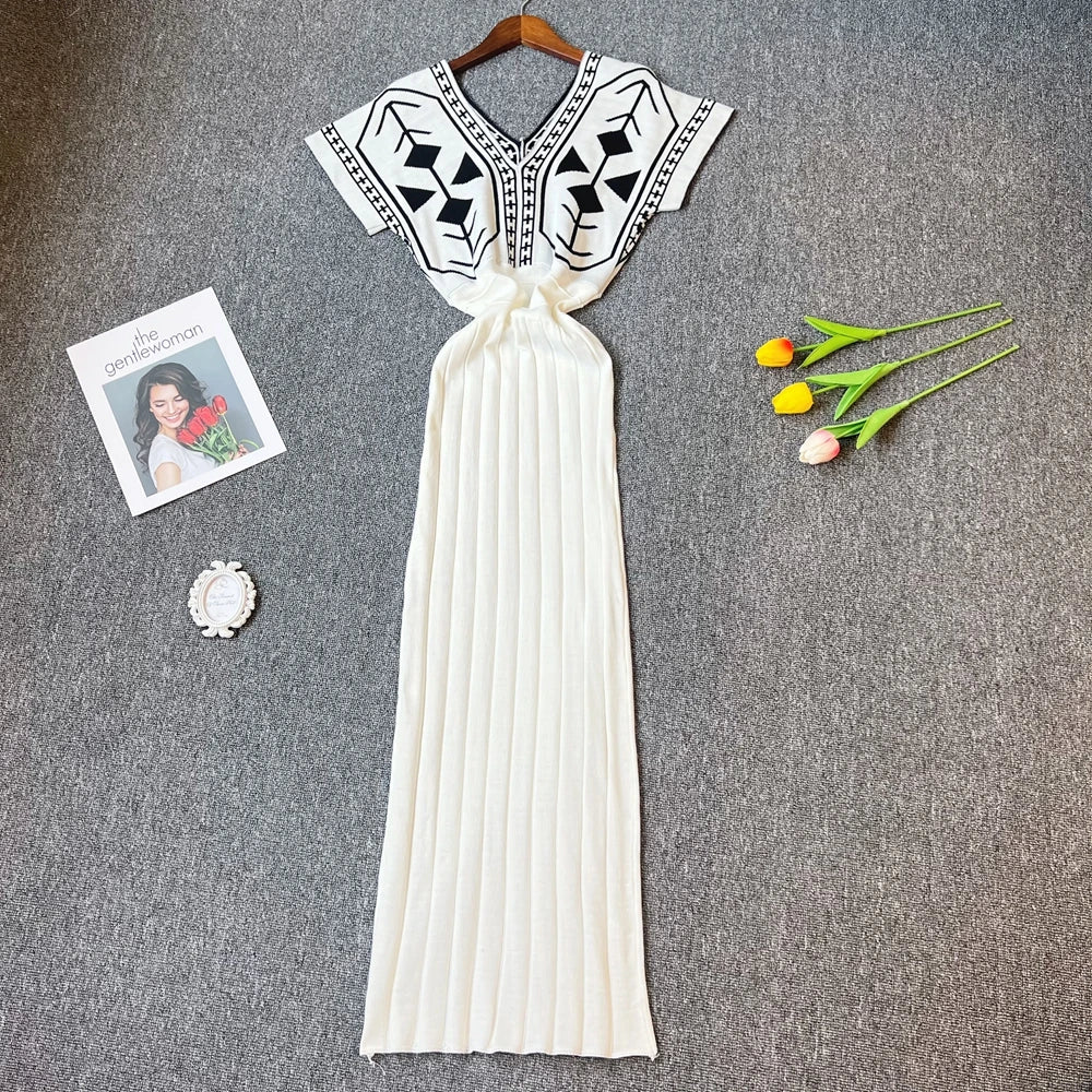 Vintage Pleated V-Neck Knit Maxi Dress