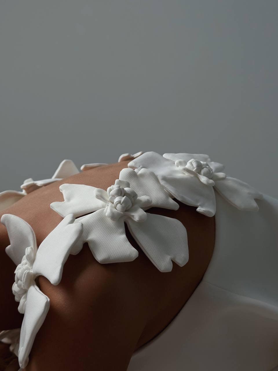 Çiçek Detaylı Beyaz Mini Takım