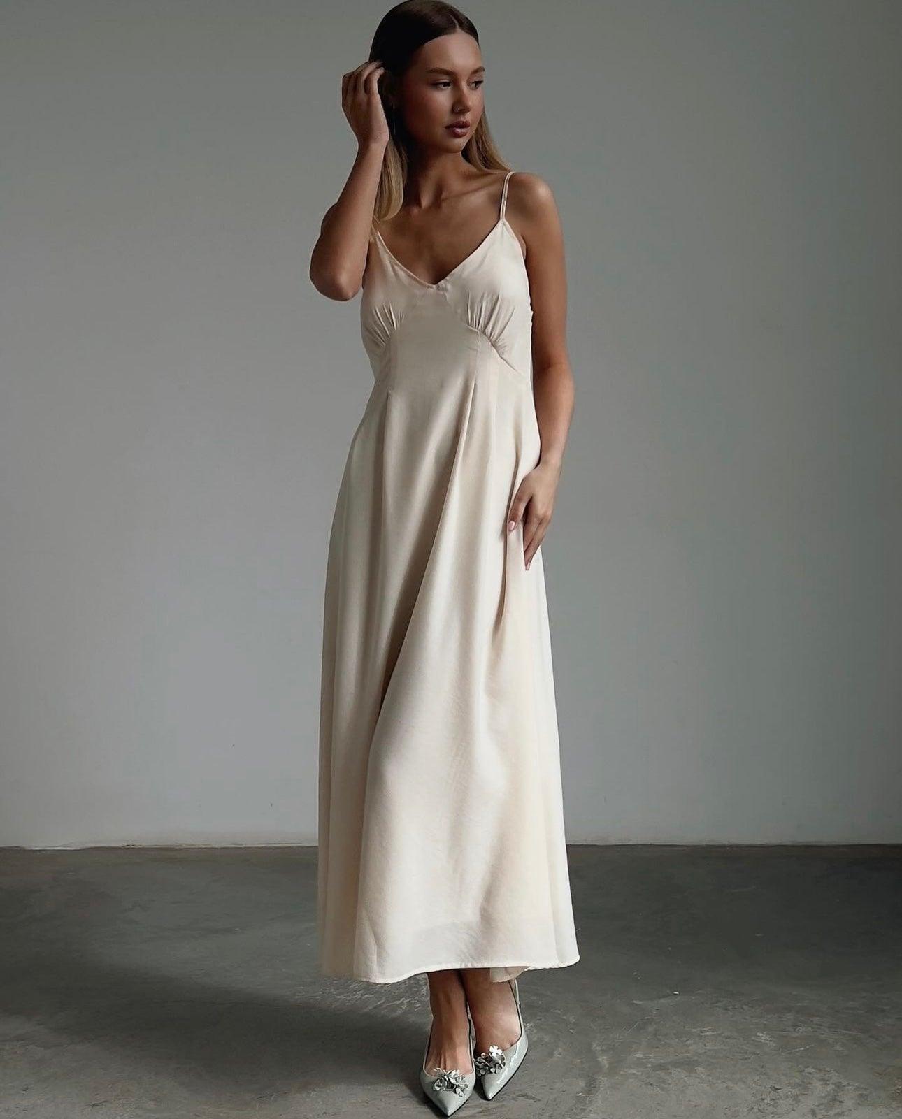 Zarif Beyaz Çiçek Nakışlı Takım