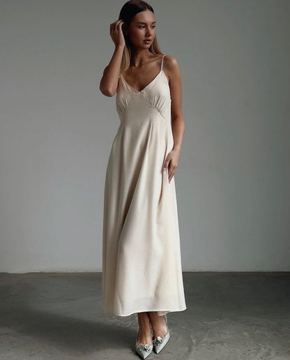 Zarif Beyaz Çiçek Nakışlı Takım