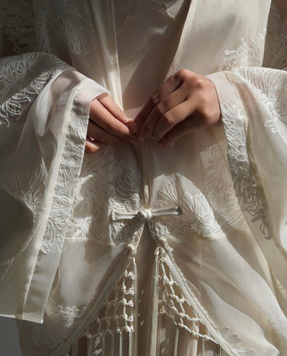 Zarif Beyaz Çiçek Nakışlı Takım