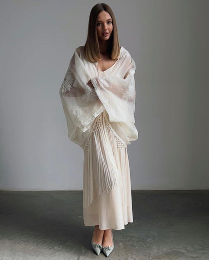 Zarif Beyaz Çiçek Nakışlı Takım