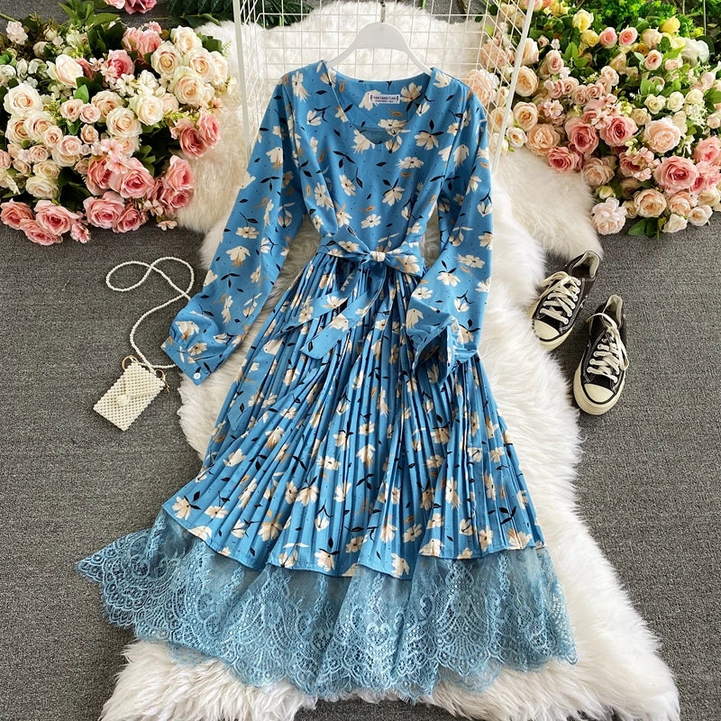 Lace Patchwork Floral Pleated Maxi Dress