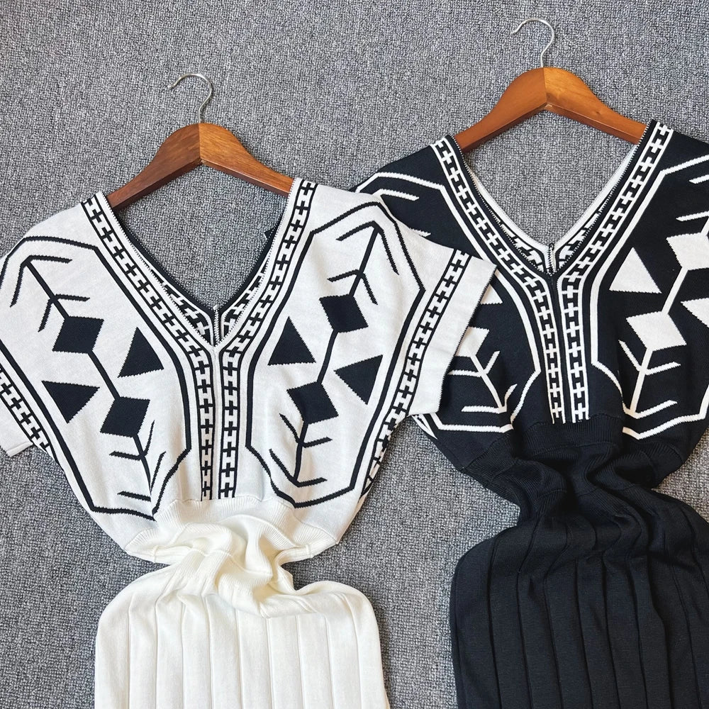 Vintage Pleated V-Neck Knit Maxi Dress