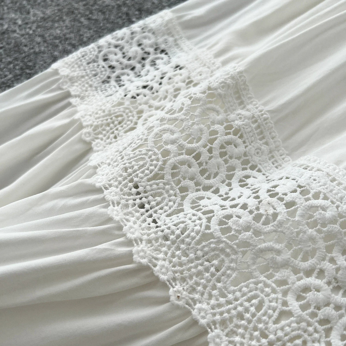 Lace Spliced V-Neck Lantern Sleeve Dress