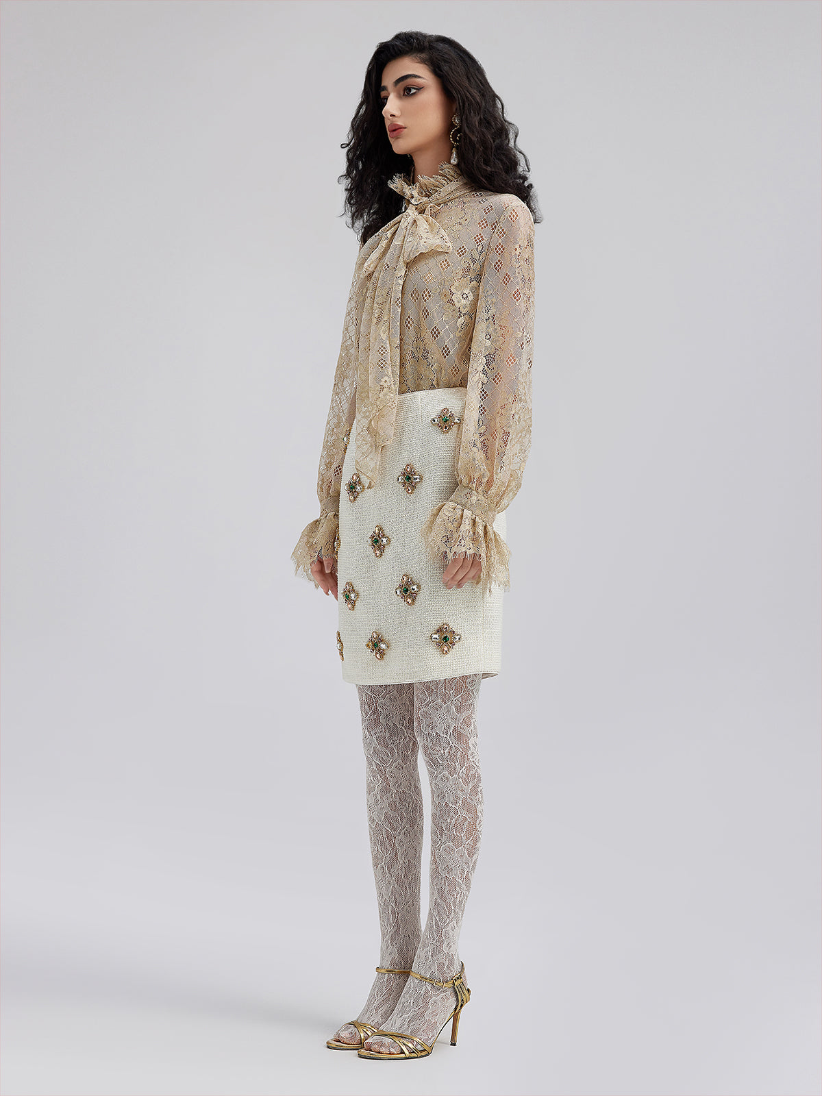 Romantik Fırfırlı Metalik Dantel Gömlek