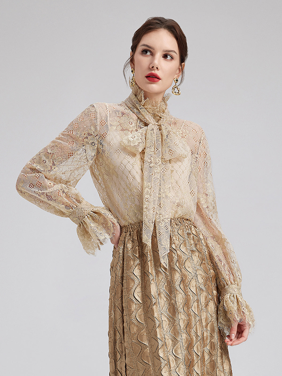 Romantik Fırfırlı Metalik Dantel Gömlek